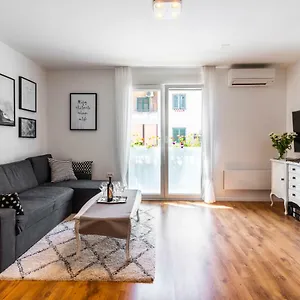 Apartment In Centre For 6, Split